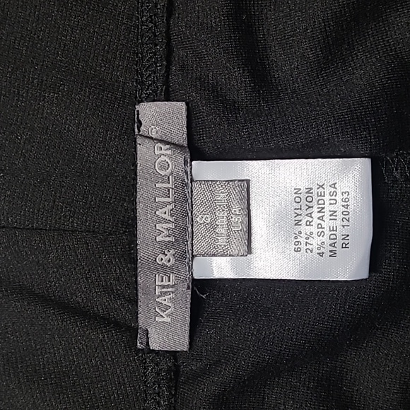 WOMEN'S KATE & MALLORY FLARE CAPRI LEGGINGS - Picture 3 of 5